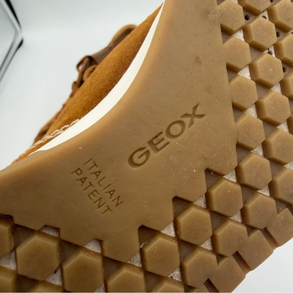 Geox Respira Brown Suede Lace-Up Sneakers – Size 35 (US 5)